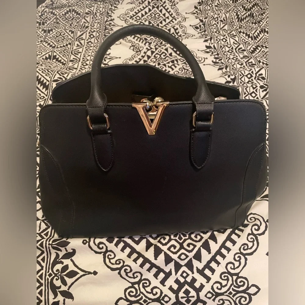 Lovely Purse 👜 - Picture 1 of 16